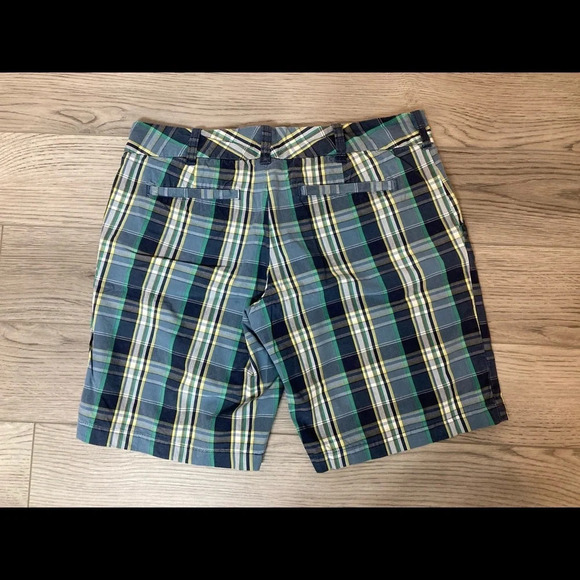 Old Navy Flat Front Plaid Bermuda Shorts Embroidered 6 - Picture 6 of 10